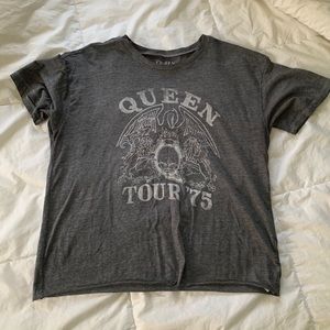 Queen band tee!